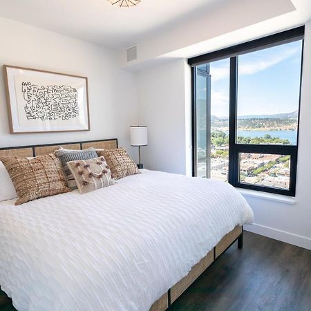 Awesome View 21 Two Bedroom One Bath Downtown Lake View Near Beach Kelowna Eksteriør billede