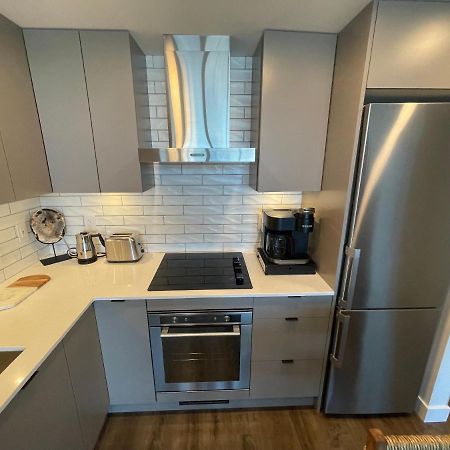 Awesome View 21 Two Bedroom One Bath Downtown Lake View Near Beach Kelowna Eksteriør billede