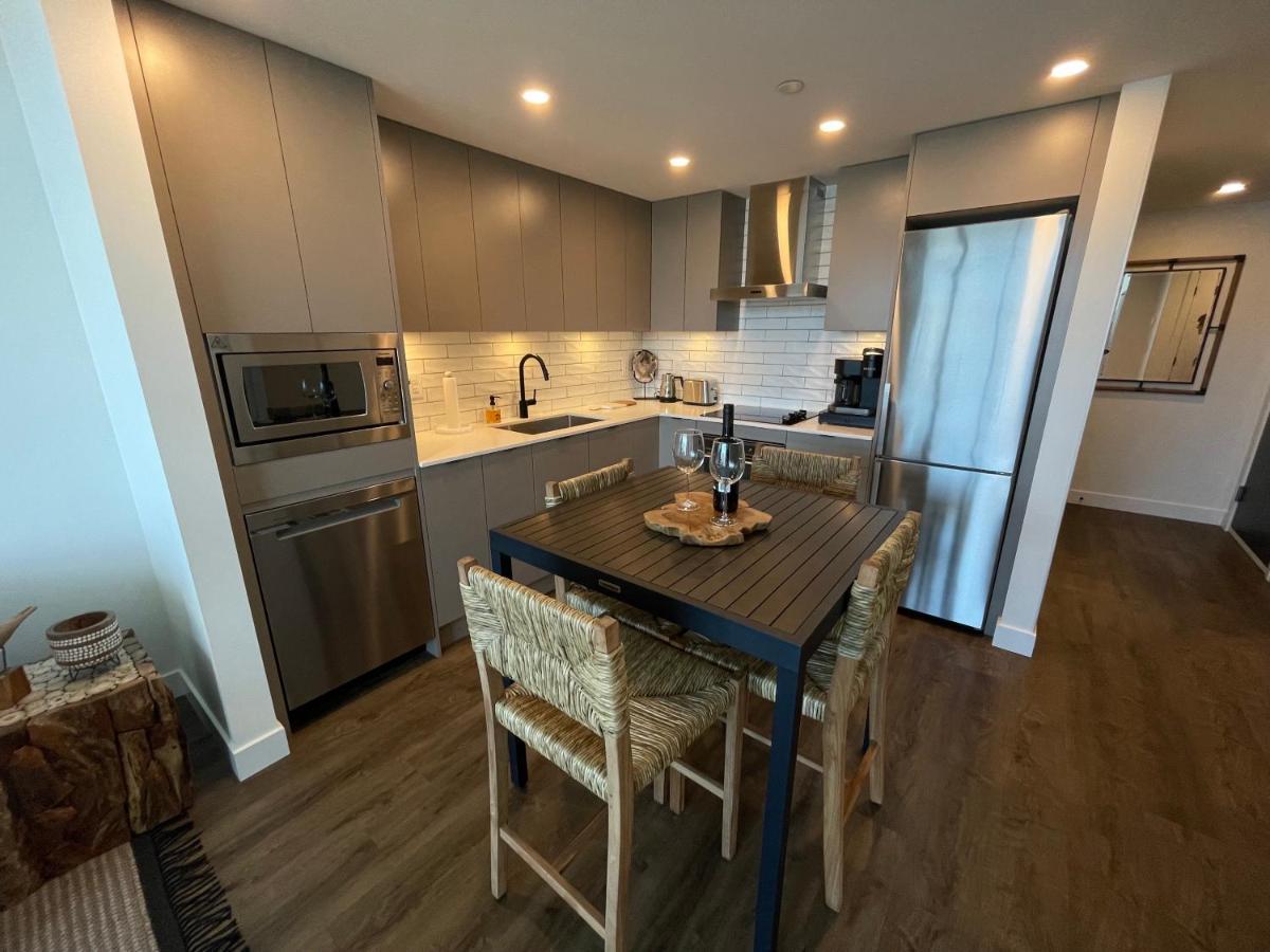 Awesome View 21 Two Bedroom One Bath Downtown Lake View Near Beach Kelowna Eksteriør billede