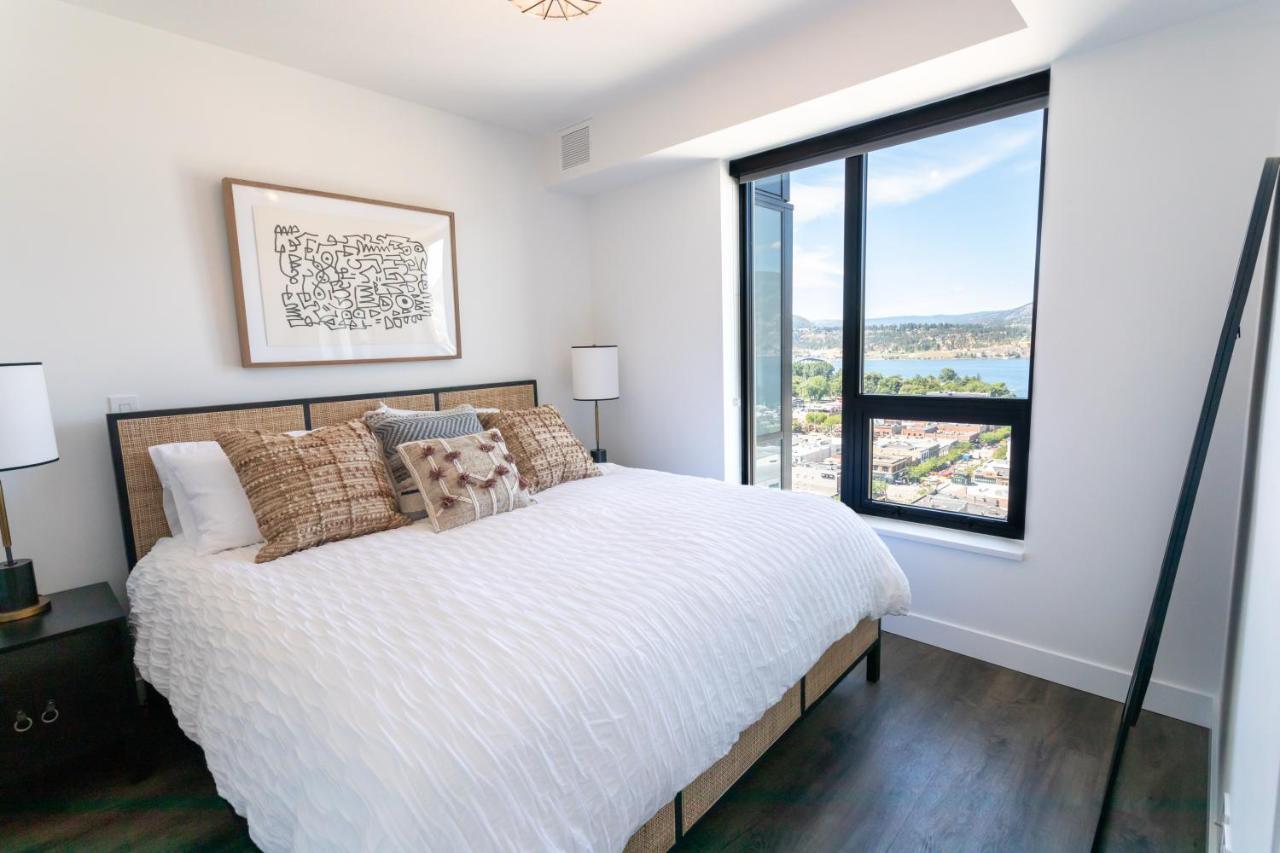 Awesome View 21 Two Bedroom One Bath Downtown Lake View Near Beach Kelowna Eksteriør billede