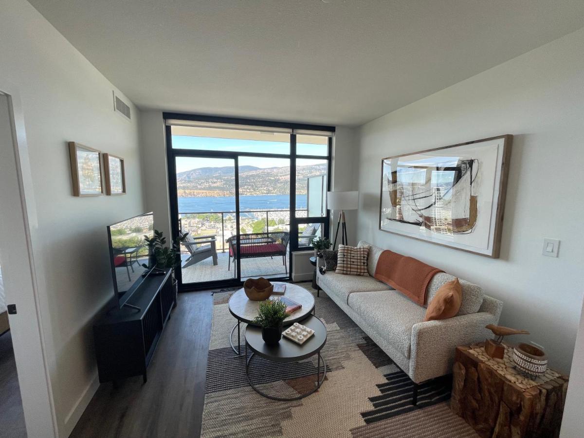 Awesome View 21 Two Bedroom One Bath Downtown Lake View Near Beach Kelowna Eksteriør billede
