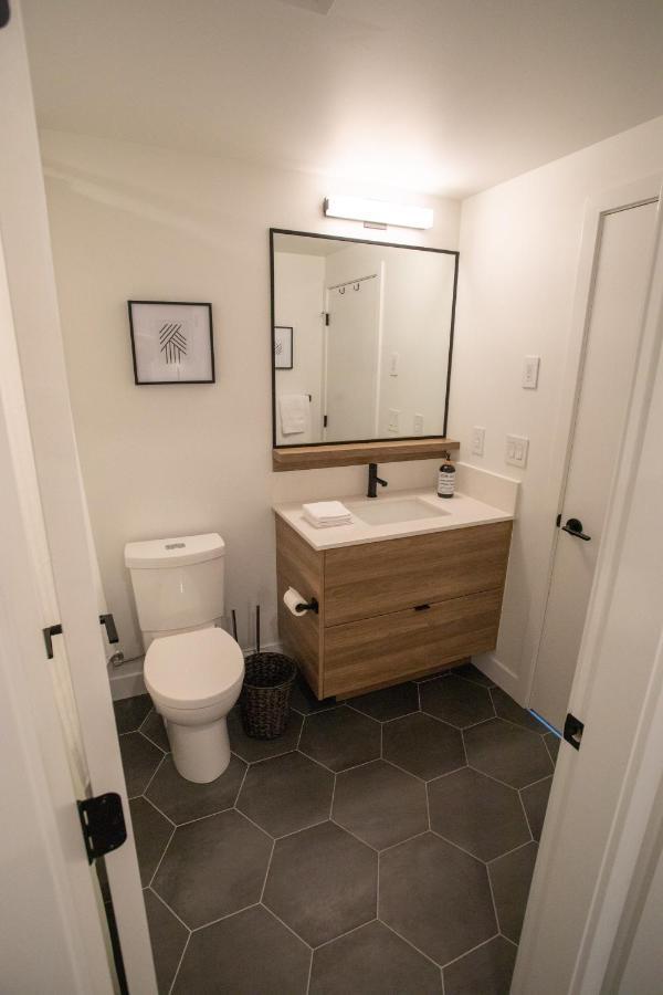 Awesome View 21 Two Bedroom One Bath Downtown Lake View Near Beach Kelowna Eksteriør billede
